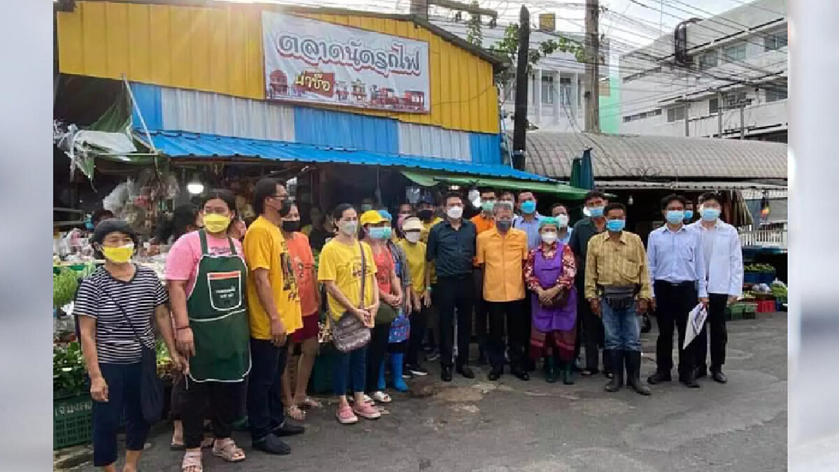 ภารกิจสุดท้าย "ท่านผู้ว่าปู" นำทีมลุยตลาดรถไฟมอบเงินปรับปรุงระบบระบายน้ำ