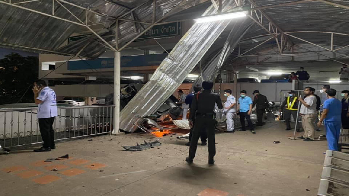 หนุ่มขับกระบะพุ่งชนกำแพงลานจอดรถชั้น 8 รพ.มหาราช บาดเจ็บ หนุ่มขับกระบะพุ่งชนกำแพงลานจอดรถชั้น 8 รพ.มหาราช บาดเจ็บ