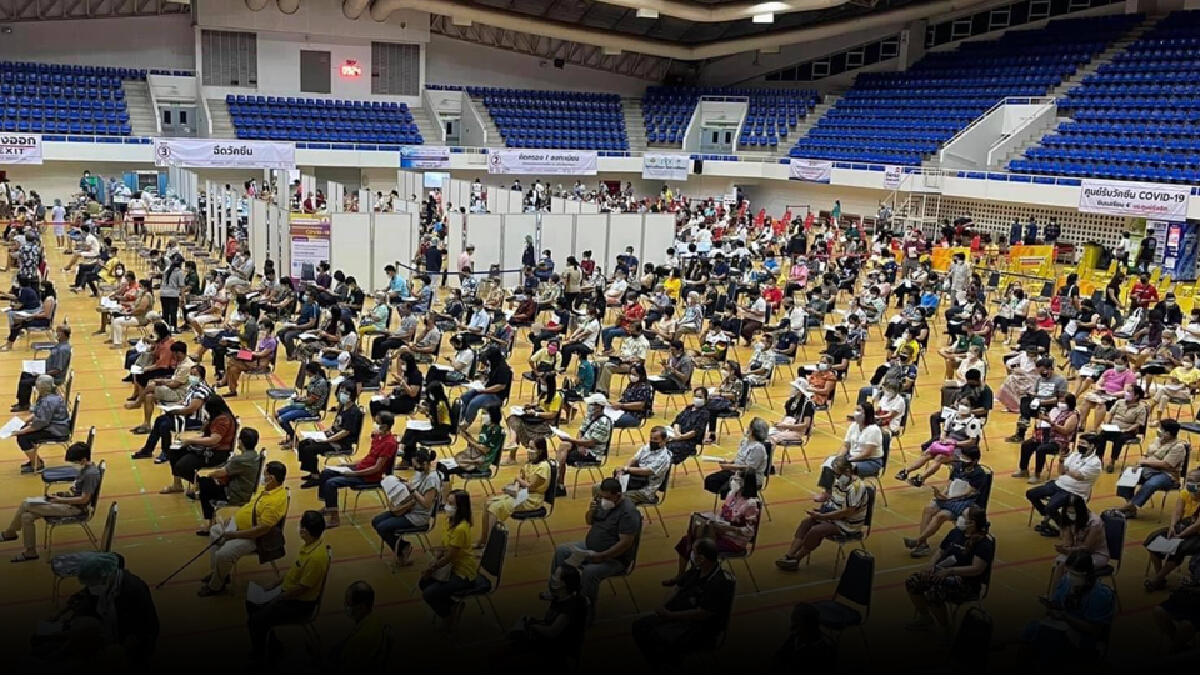 รพ.สนามธรรมศาสตร์ ยืนยัน "ฉีดเอสตร้าเซนเนก้า" เข็มแรกตามที่จองไว้