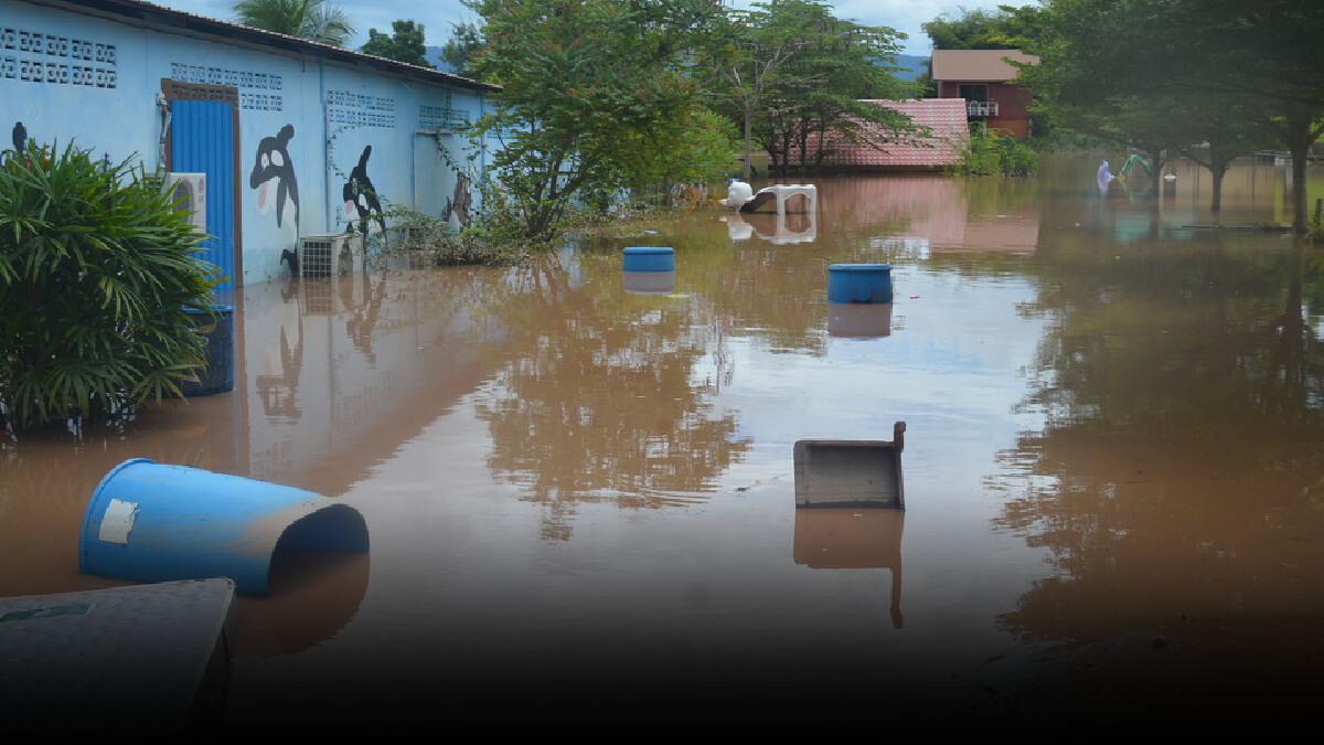 น้ำป่ายอดภูกระดึง ยังท่วมบ้านเรือนราษฎรเกือบ 100 หลัง น้ำป่ายอดภูกระดึง ยังท่วมบ้านเรือนราษฎรเกือบ 100 หลัง