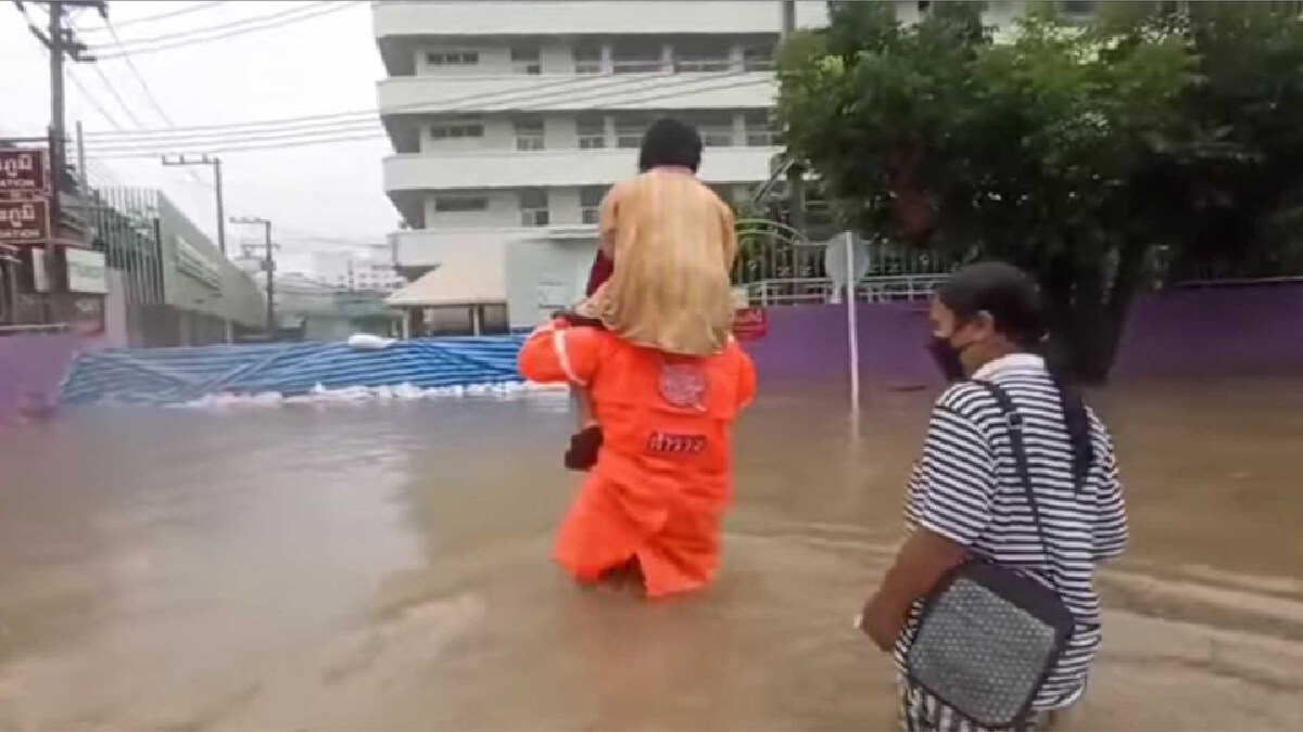 ชื่นชมตร.ชัยภูมิ แบกคุณยายตกบ้านแขนหัก ส่งรพ. ชื่นชมตร.ชัยภูมิ แบกคุณยายตกบ้านแขนหัก ส่งรพ.