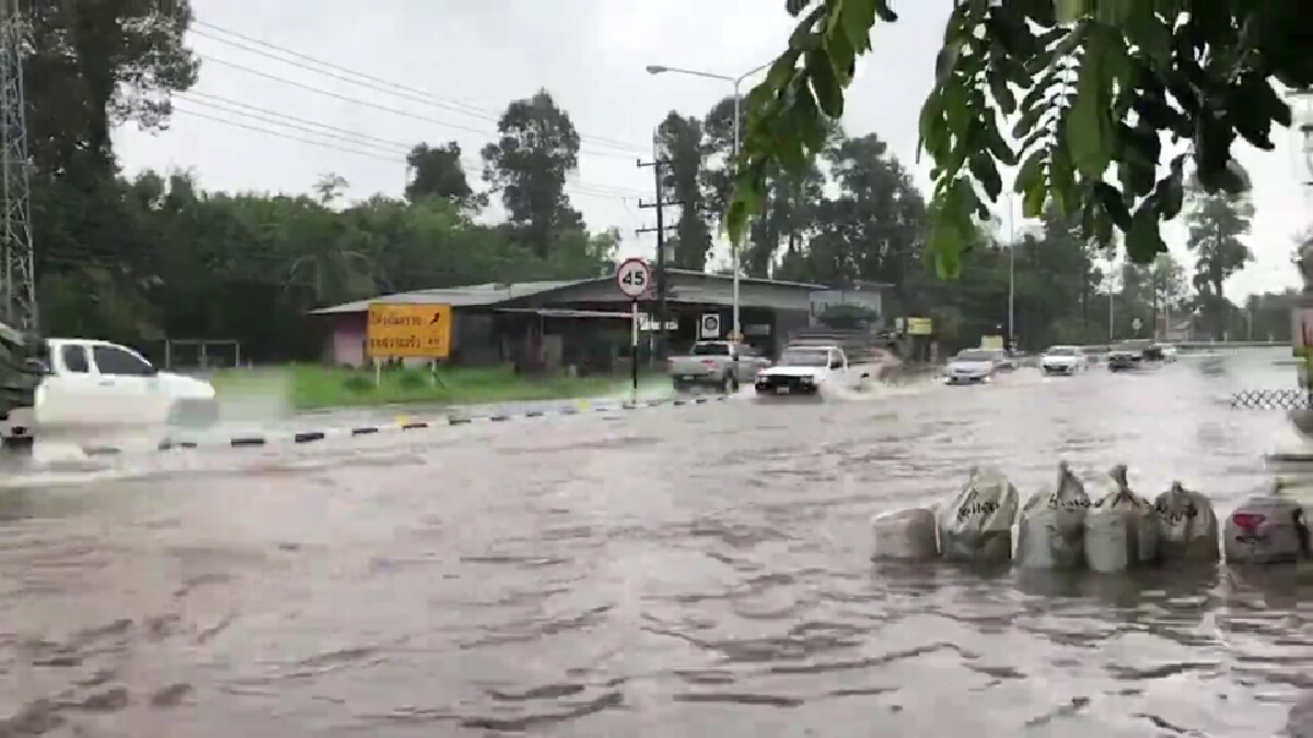 ฤทธิ์พายุเตี้ยนหมู่ หอบฝนถล่มอุบลฯ (คลิป) ฤทธิ์พายุเตี้ยนหมู่ หอบฝนถล่มอุบลฯ (คลิป)