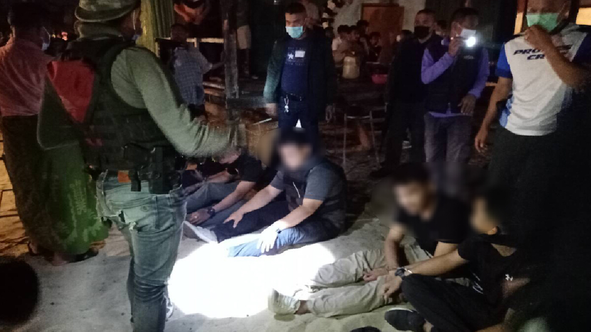 จับ 5 ตำรวจปลอม ตระเวนข่มขู่เหยื่อกรรโชกทรัพย์