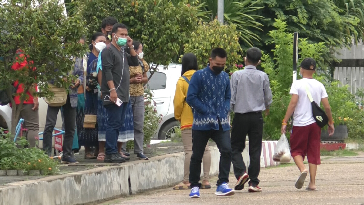ลุงพลพร้อมยูทูบเบอร์ขึ้นศาลคดีป่าไม้และทำร้ายนักข่าว ลุงพลพร้อมยูทูบเบอร์ขึ้นศาลคดีป่าไม้และทำร้ายนักข่าว