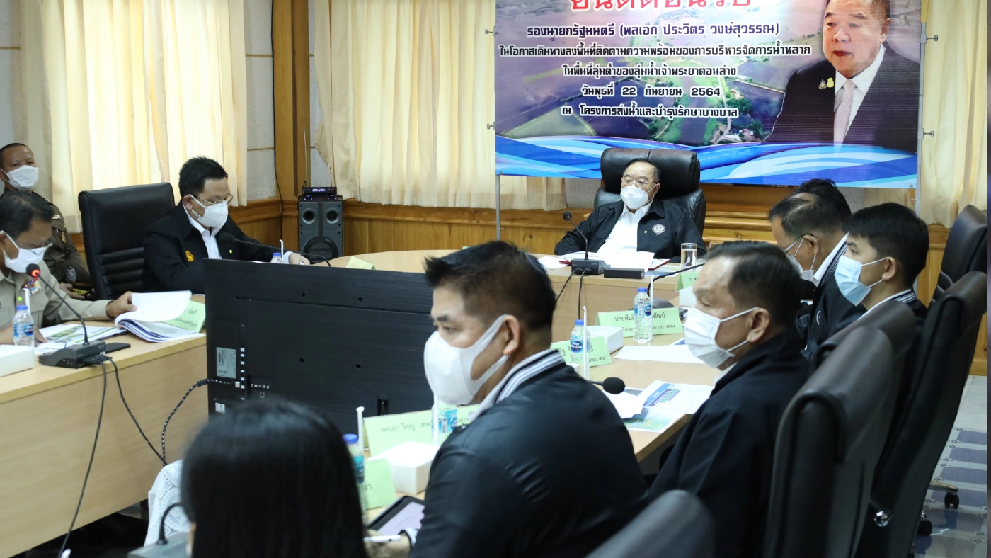 "บิ๊กป้อม" นำทีมคนสนิทสวมเสื้อตราไก่ลงพื้นที่ จ.อยุธยา