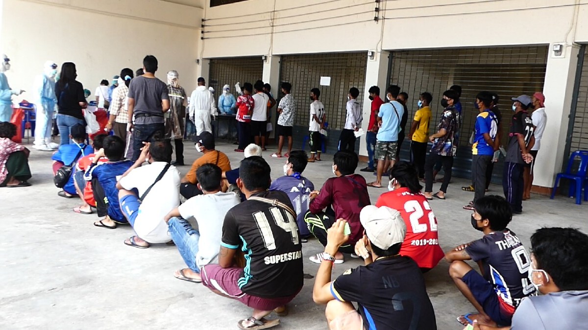 รุกตรวจ ATK กลุ่มแรงงานประมงปากน้ำชุมพรทุกคน รุกตรวจ ATK กลุ่มแรงงานประมงปากน้ำชุมพรทุกคน