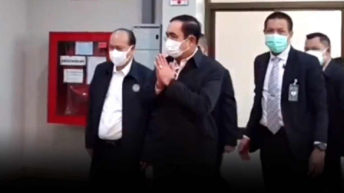 บิ๊กตู่ ควง พี่ป๊อก พร้อม เสี่ยเฮ้ง เยี่ยมโรงงานตามโครงการ "Factory Sandbox" บิ๊กตู่ ควง พี่ป๊อก พร้อม เสี่ยเฮ้ง เยี่ยมโรงงานตามโครงการ "Factory Sandbox"