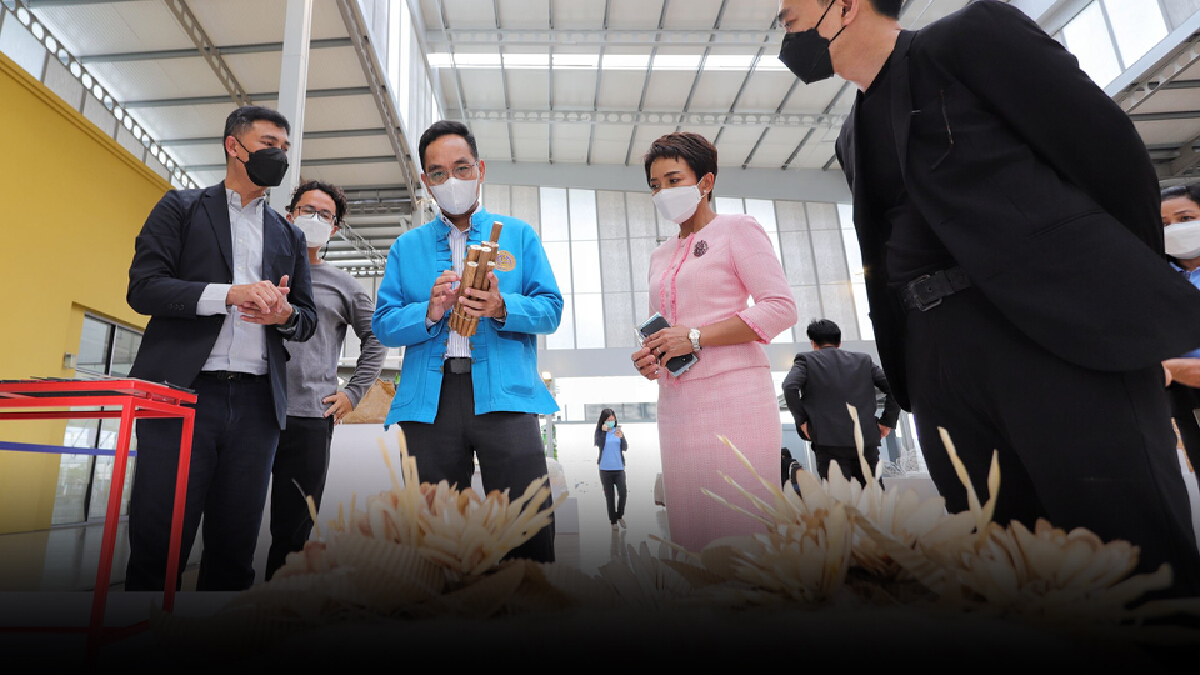 พาณิชย์ปทุมฯ จัดแสดงผลิตภัณฑ์นวัตกรรมต้นแบบ