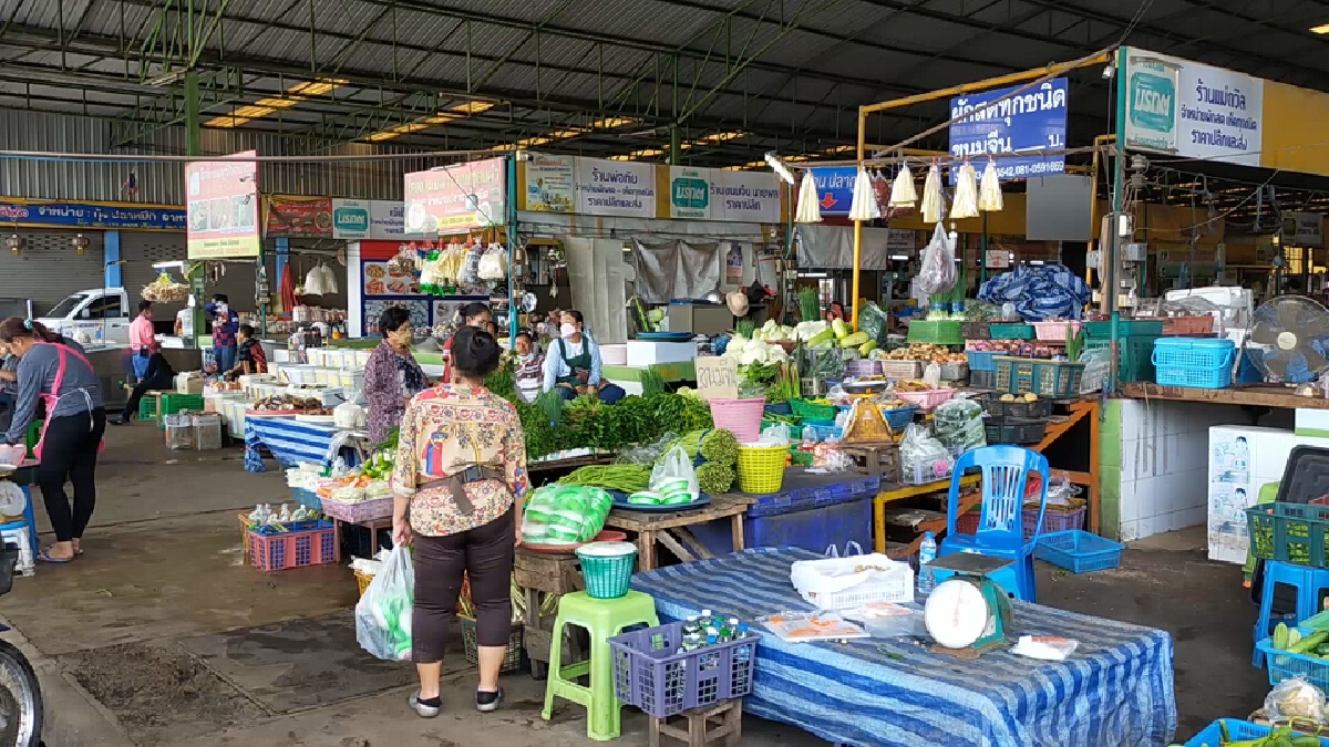 อุดรลุยจัดระเบียบคุมเข้มตลาดเร่งฉีดวัคซีนพ่อค้าแม่ค้า อุดรลุยจัดระเบียบคุมเข้มตลาดเร่งฉีดวัคซีนพ่อค้าแม่ค้า