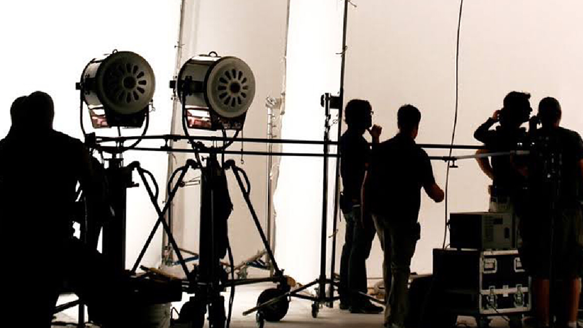 กองถ่ายดัง!! ทีมงานติดโควิดแต่ไม่ยกกองเปลี่ยนทีมถ่ายต่อไม่แคร์ใคร กองถ่ายดัง!! ทีมงานติดโควิดแต่ไม่ยกกองเปลี่ยนทีมถ่ายต่อไม่แคร์ใคร
