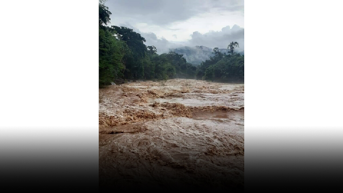เลยปริมาณน้ำสะสมบนยอดภูกระดึงเกิดน้ำป่าไหลสู่หมู่บ้านและแม่น้ำพอง