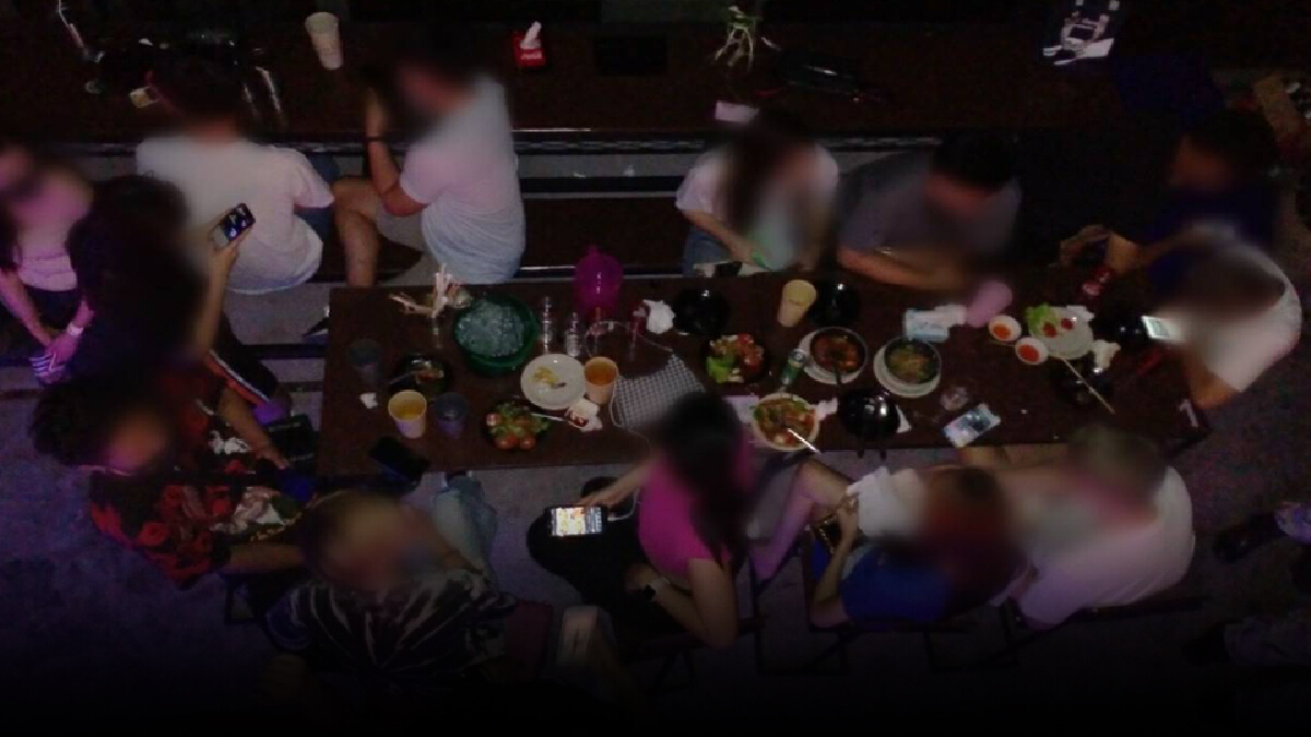 ไม่เชื่อฟัง! จับบาร์เหล้าแหกกฎหมายโควิด-19