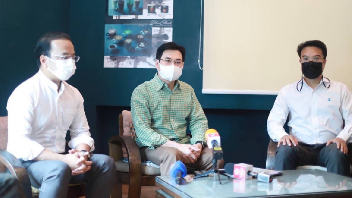 พรรคร่วมแข่งกันตรวจน้ำท่วม จุรินทร์ ยัน ยังไม่มีสัญญาณ “ยุบสภา” พรรคร่วมแข่งกันตรวจน้ำท่วม จุรินทร์ ยัน ยังไม่มีสัญญาณ “ยุบสภา”