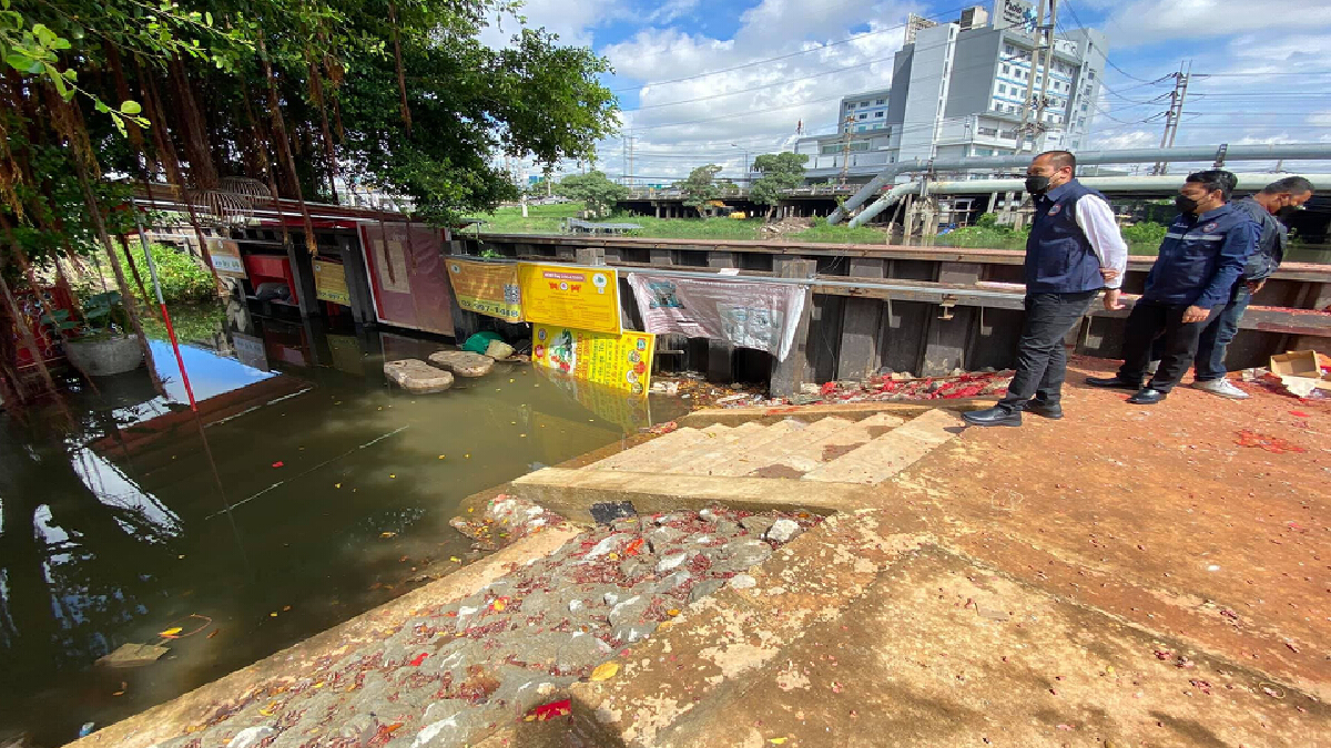 ทน.รังสิต เตรียมพร้อมป้องกันน้ำท่วมชุมชนบ้านเรือนริมคลอง ทน.รังสิต เตรียมพร้อมป้องกันน้ำท่วมชุมชนบ้านเรือนริมคลอง
