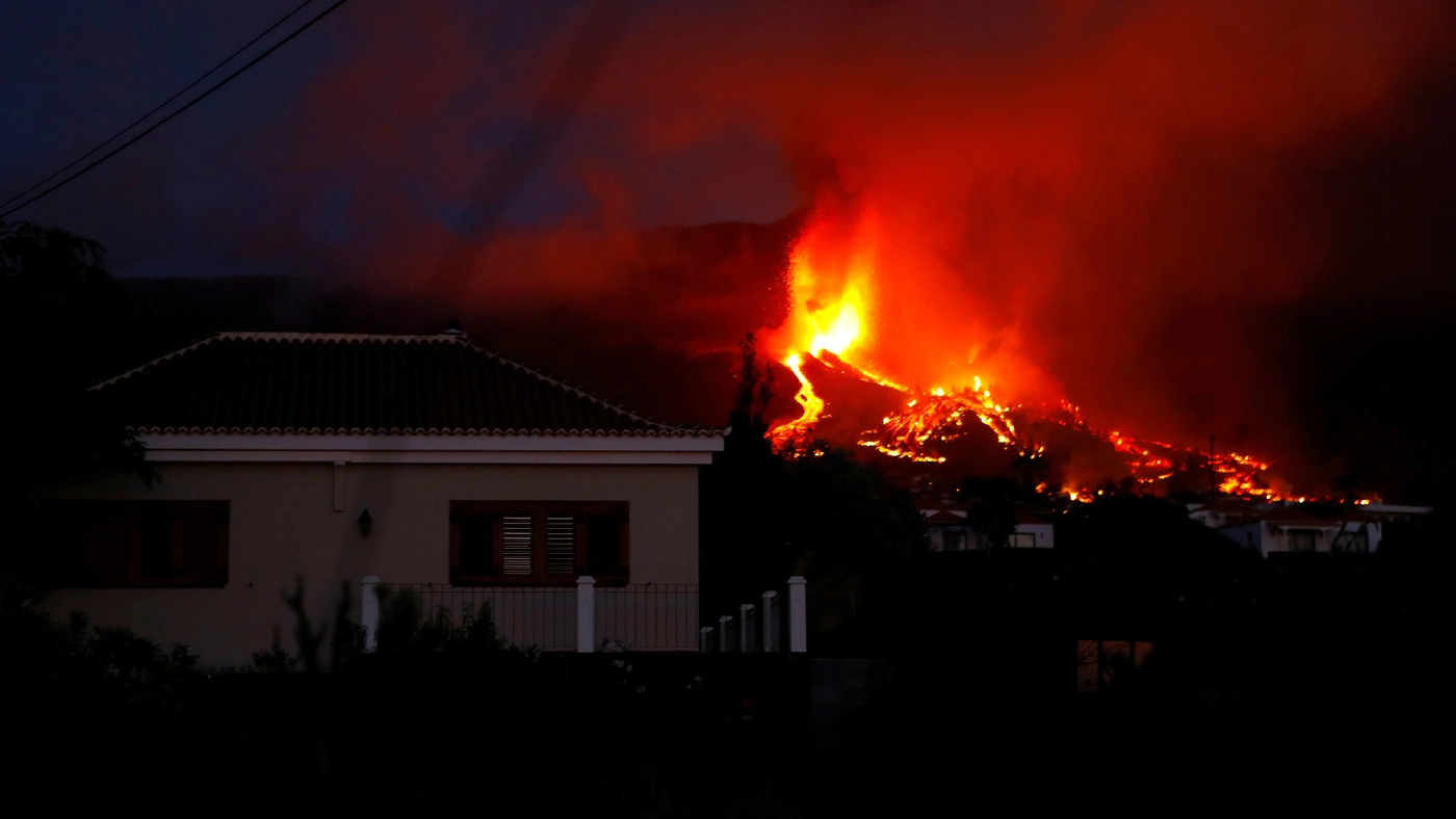 ภูเขาไฟระเบิดบนเกาะสเปน อพยพหนีเป็นพัน ภูเขาไฟระเบิดบนเกาะสเปน อพยพหนีเป็นพัน