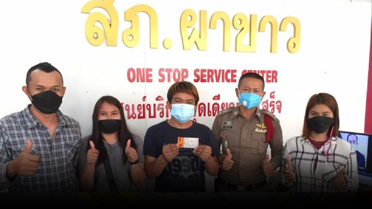 พ่อค้าลอตเตอรี่รายย่อยบุญหล่นทับถูกรางวัลที่ 1 รับ 30 ล้านบาท