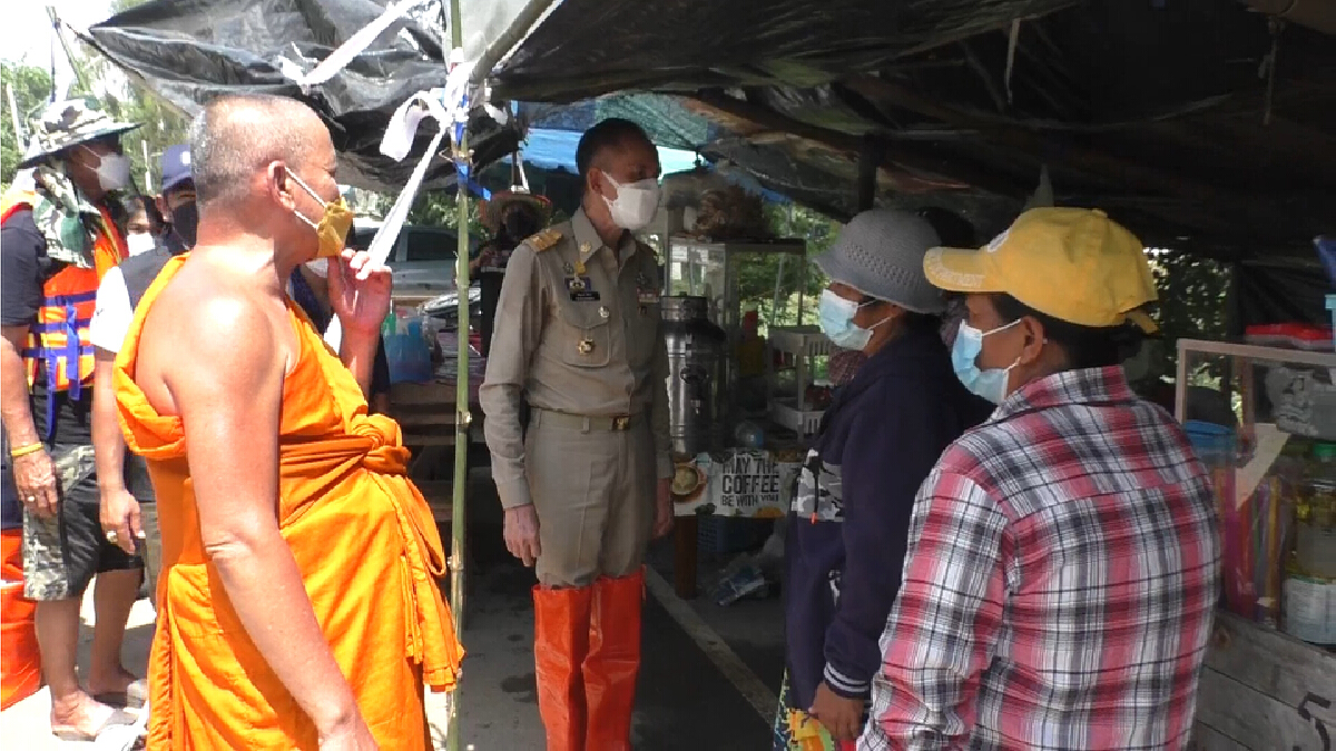 ผู้ว่าฯชัยนาท ทำงานทิ้งทวนก่อนเกษียณ 1 วันออกตรวจเยี่ยมผู้ประสบอุทกภัย