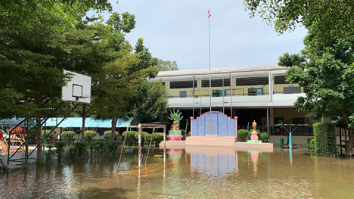 น้ำทะลักท่วมโรงเรียนโป่งสามัคคี 300 ครัวเรือนจม