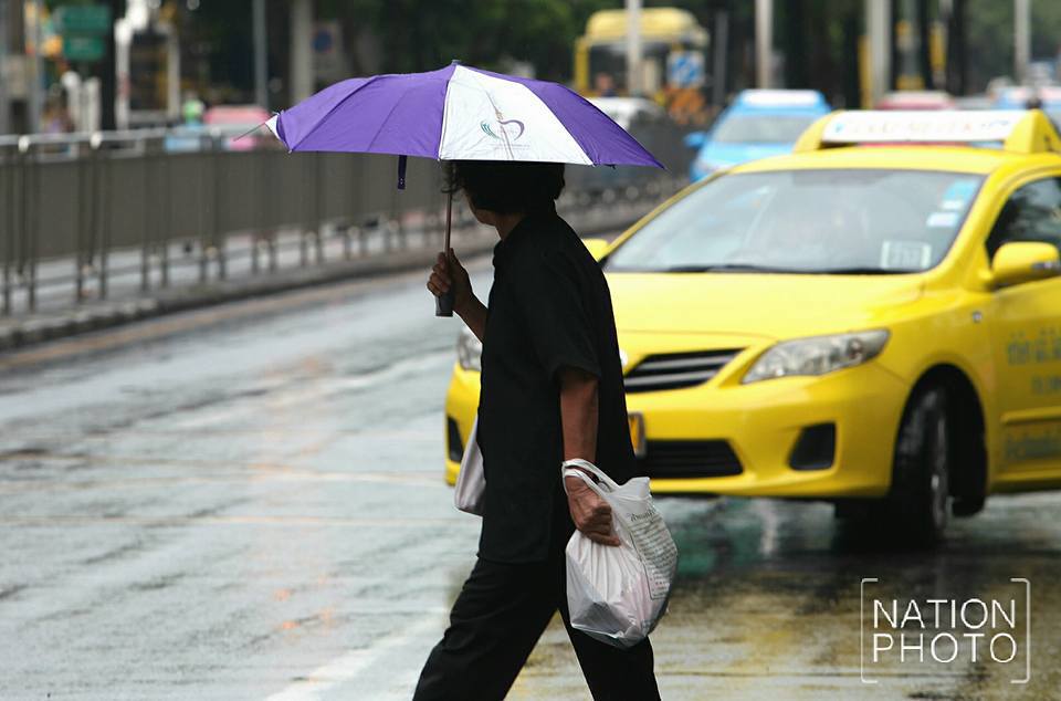 กทม.ยังมีฝนตกต่อเนื่อง พื้นที่เสี่ยงภัยระวังอันตราย กทม.ยังมีฝนตกต่อเนื่อง พื้นที่เสี่ยงภัยระวังอันตราย