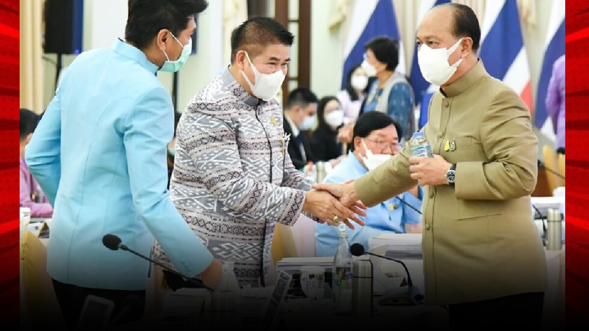 ช็อตนี้ต้องขยาย สื่อเผยภาพ ‘บิ๊กป๊อก’ จับมือ ‘ธรรมนัส’ โชว์ กลางวงประชุมครม.