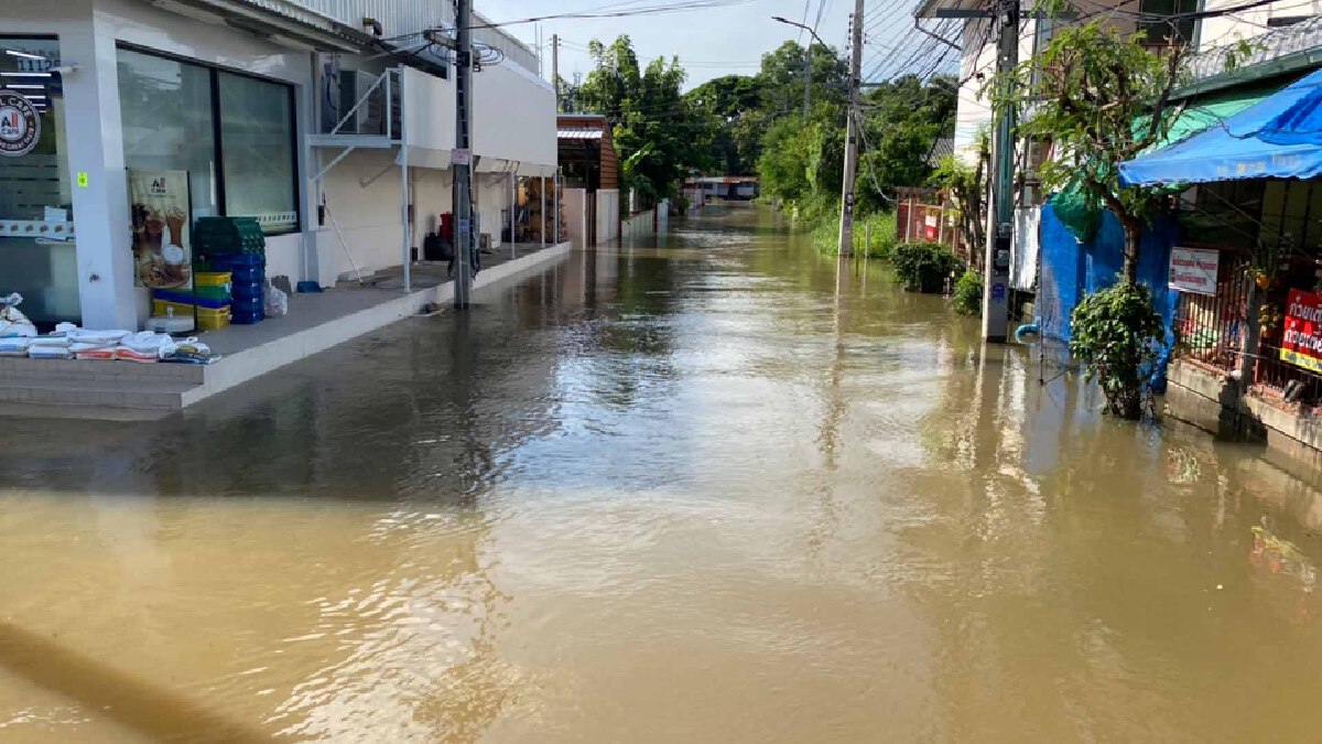 น้ำลำตะคองไหลเข้าชุมชนเมืองย่าโมเทศบาลปักธงเหลืองเตือน น้ำลำตะคองไหลเข้าชุมชนเมืองย่าโมเทศบาลปักธงเหลืองเตือน