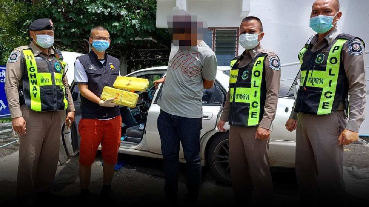 ตร.ทางหลวงโคราช รวบหนุ่มดัดแปลงคอนโซลรถซุกยาบ้า 20,000 เม็ด