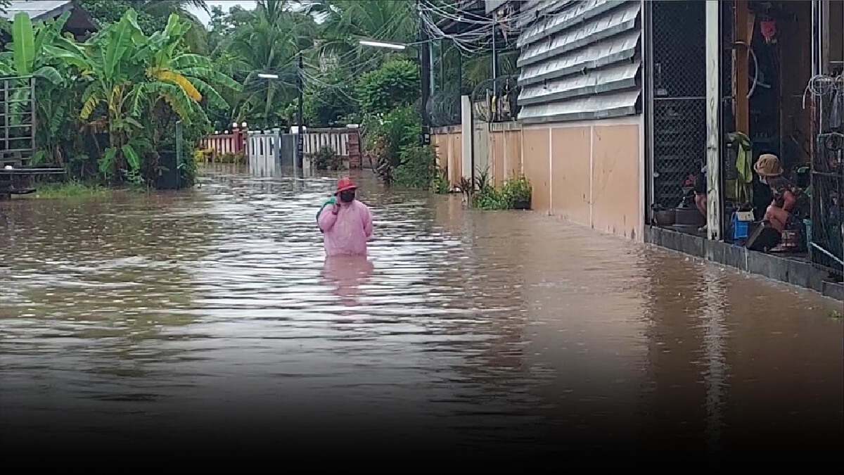 ฝนกระหน่ำ“แม่สอด”-เกิดน้ำท่วมหลายจุด ฝนกระหน่ำ“แม่สอด”-เกิดน้ำท่วมหลายจุด