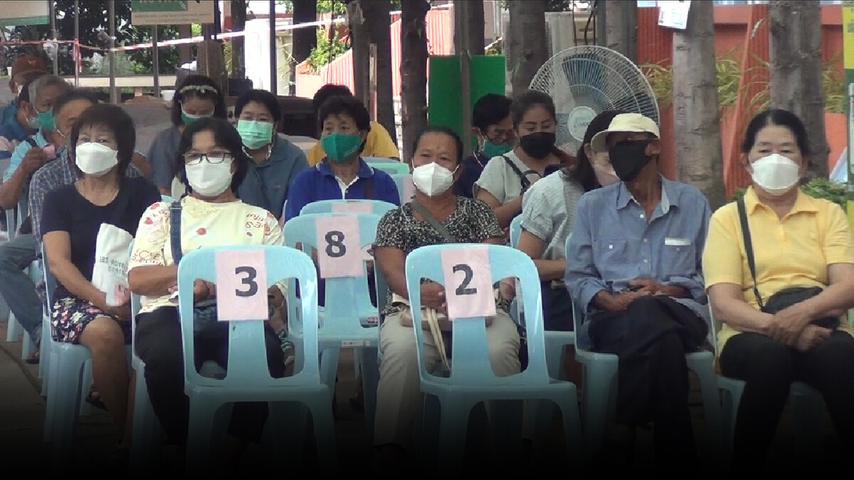 ชาวลำปางตื่นตัว-รับฉีดวัคซีนป้องกันโควิด-19 ชาวลำปางตื่นตัว-รับฉีดวัคซีนป้องกันโควิด-19