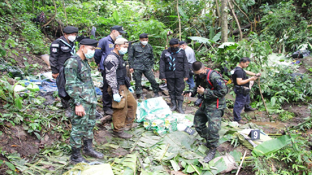 ตรวจจุดปะทะวิสามัญ2ศพ-ยึดไอซ์221 กก. ตรวจจุดปะทะวิสามัญ2ศพ-ยึดไอซ์221 กก.