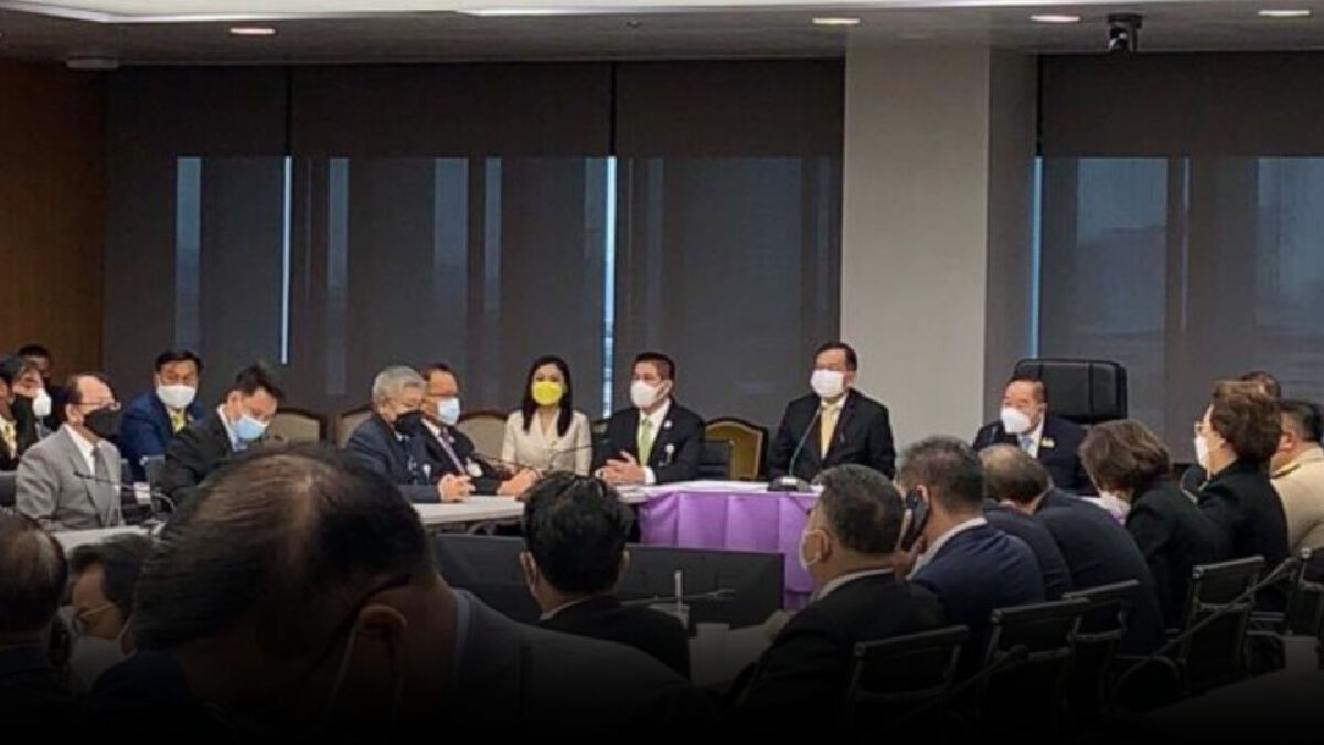 เปิดภาพ "บิ๊กป้อม" ควง "ธรรมนัส-นฤมล" ร่วมประชุมพรรคพลังประชารัฐ เปิดภาพ "บิ๊กป้อม" ควง "ธรรมนัส-นฤมล" ร่วมประชุมพรรคพลังประชารัฐ