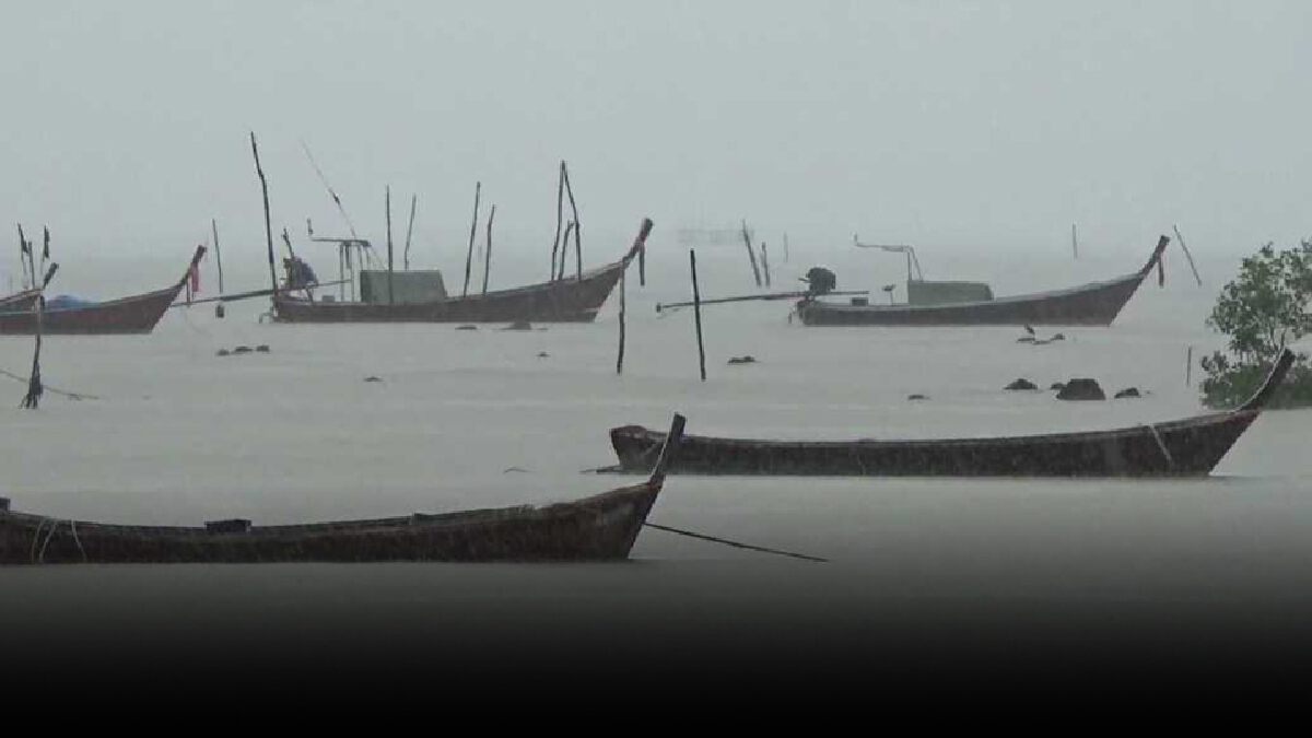 ตรังออกประกาศแจ้งเตือนฝนตกหนักคลื่นลมแรง เฝ้าระวังทุกพื้นที่ ตรังออกประกาศแจ้งเตือนฝนตกหนักคลื่นลมแรง เฝ้าระวังทุกพื้นที่