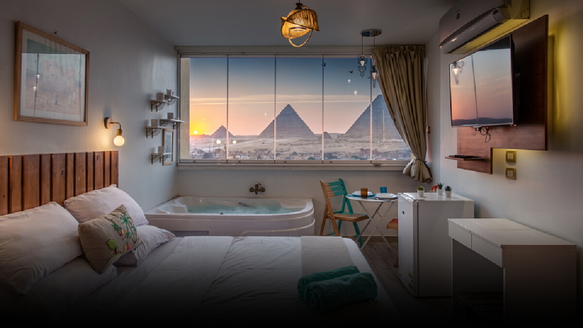 ห้อง Airbnb เห็นวิวพีระมิด มีจากุชชี่ให้นอนแช่ ราคาไม่แพงต้องบอกต่อ