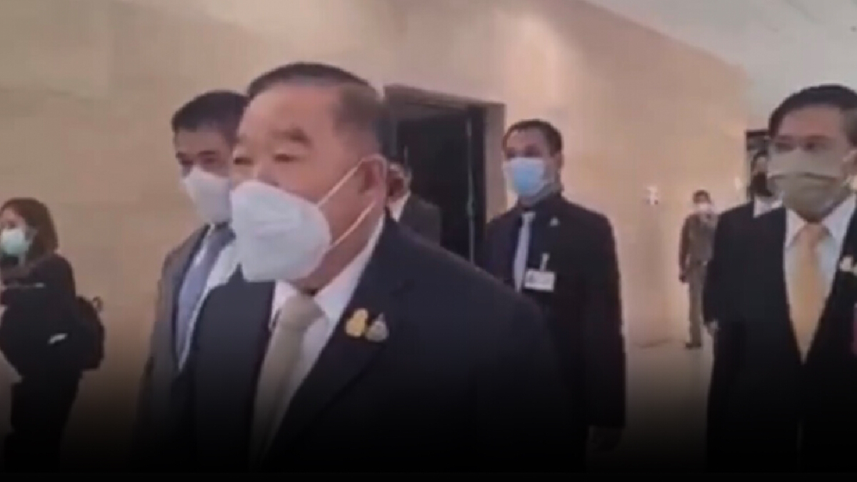 "บิ๊กป้อม" ย้ำชัด พปชร.ไว้วางใจนายกฯ ไม่แตกแถว "บิ๊กป้อม" ย้ำชัด พปชร.ไว้วางใจนายกฯ ไม่แตกแถว