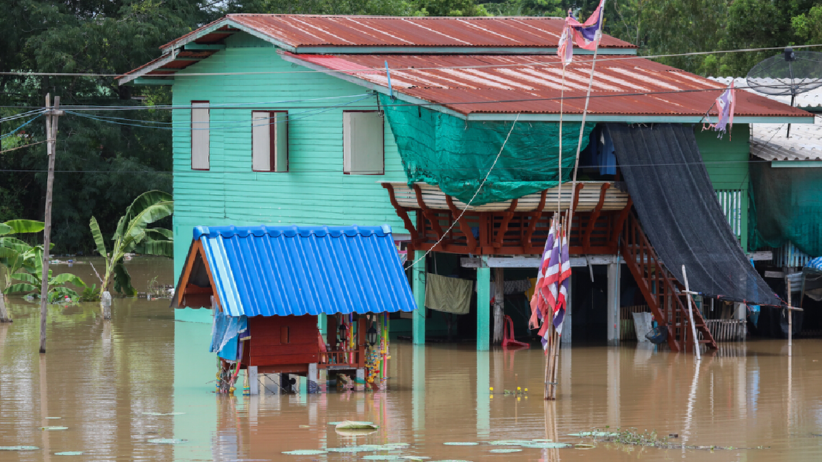 สพฉ.สั่งทีมพร้อมช่วยปชช.พื้นที่น้ำท่วมแนะจัดชุดยังชีพให้เพียงพอ 3 วัน