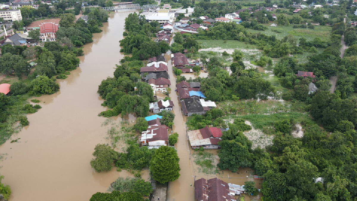 น้ำท่วมชุมชนตลาดเก่ากระจายวงกว้าง ประตูระบายน้ำพัง น้ำท่วมชุมชนตลาดเก่ากระจายวงกว้าง ประตูระบายน้ำพัง