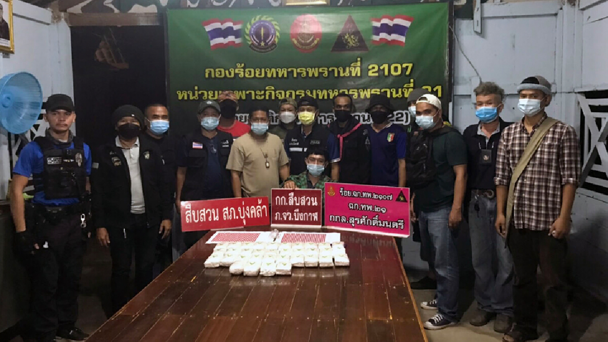 จับหนุ่มนครพนมพร้อมยาบ้า 70,000 เม็ด นรข.ยืดกัญชา 33 แท่ง จับหนุ่มนครพนมพร้อมยาบ้า 70,000 เม็ด นรข.ยืดกัญชา 33 แท่ง