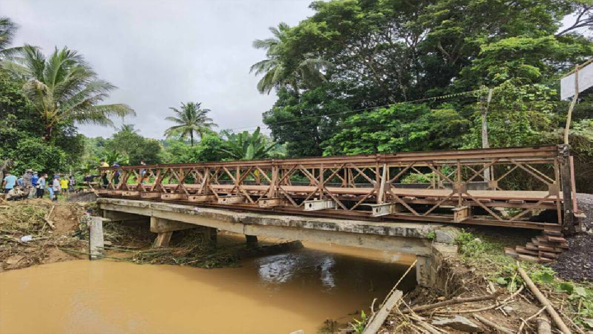 สะพานแบริ่งแล้วเสร็จ-ถูกน้ำป่าซัดพัง สะพานแบริ่งแล้วเสร็จ-ถูกน้ำป่าซัดพัง