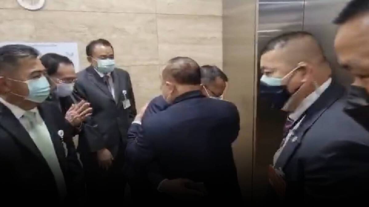 “พลังประชารัฐ” สงบศึก ดึง“สามมิตร”นั่งเลขาพรรค “พลังประชารัฐ” สงบศึก ดึง“สามมิตร”นั่งเลขาพรรค