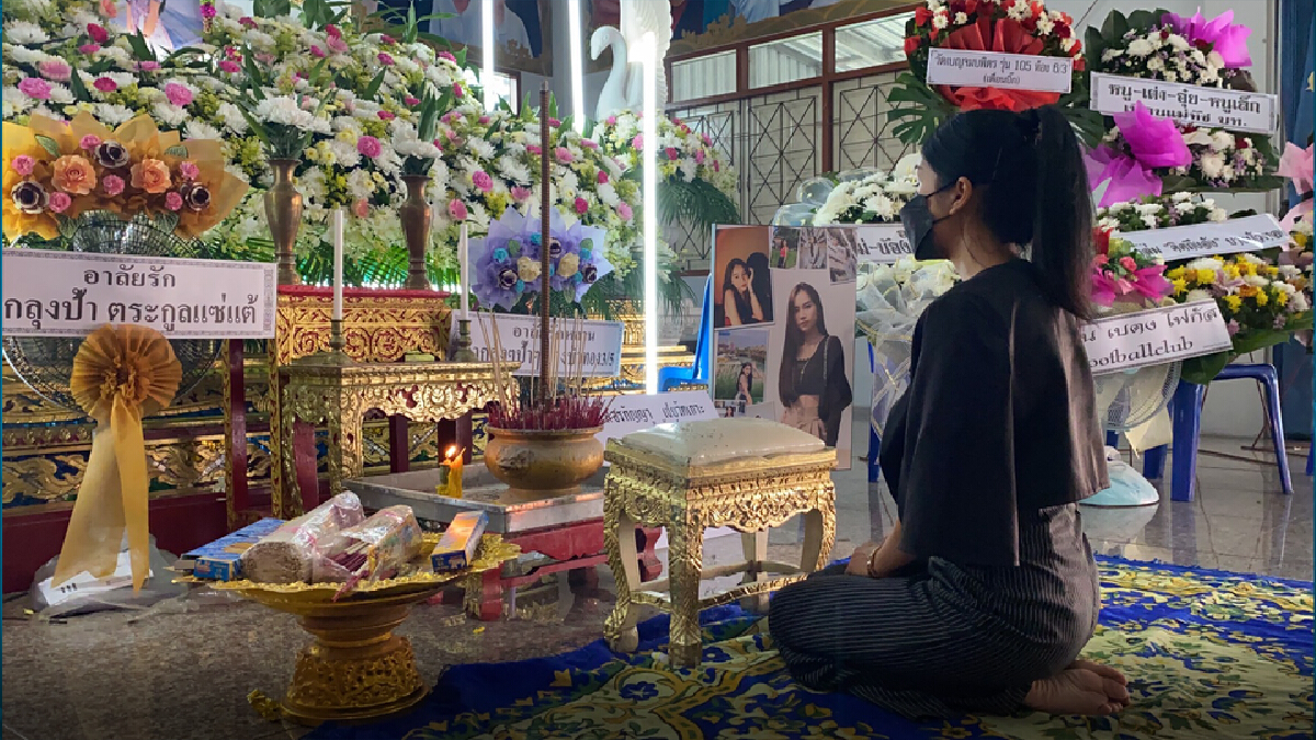 แม่สาว 19 ปีมั่นใจลูกเสียชีวิตจากการฉีดวัคซีน เลื่อนเผาศพลูกรอผลชันสูตร
