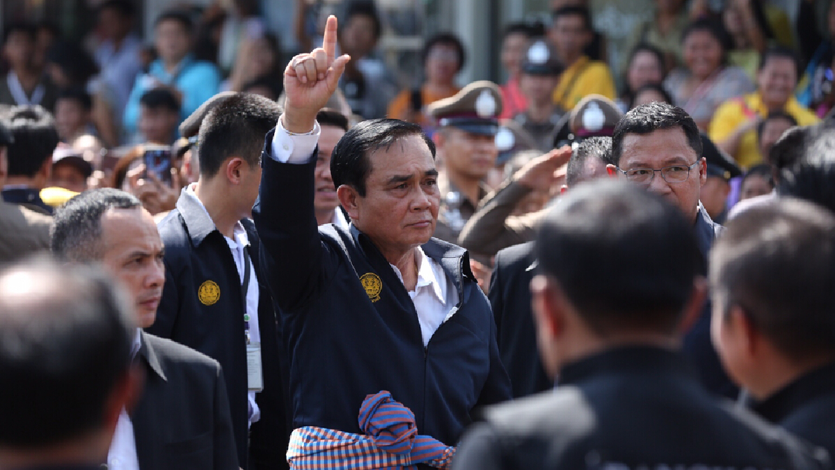 ปม"นายกฯ 8 ปี" เกม "คนกันเอง" ไล่บี้บิ๊กตู่?