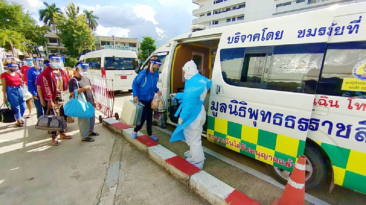 คลัสเตอร์ตลาดสุรนารีลามหนัก ทยอยย้ายผู้ป่วยไป รพ.สนาม คลัสเตอร์ตลาดสุรนารีลามหนัก ทยอยย้ายผู้ป่วยไป รพ.สนาม
