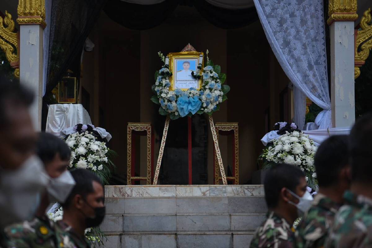 ในหลวงทรงพระกรุณาโปรดเกล้าฯ พระราชทานเพลิงศพ จนท.พิทักษ์ป่าเขาใหญ่ ในหลวงทรงพระกรุณาโปรดเกล้าฯ พระราชทานเพลิงศพ จนท.พิทักษ์ป่าเขาใหญ่