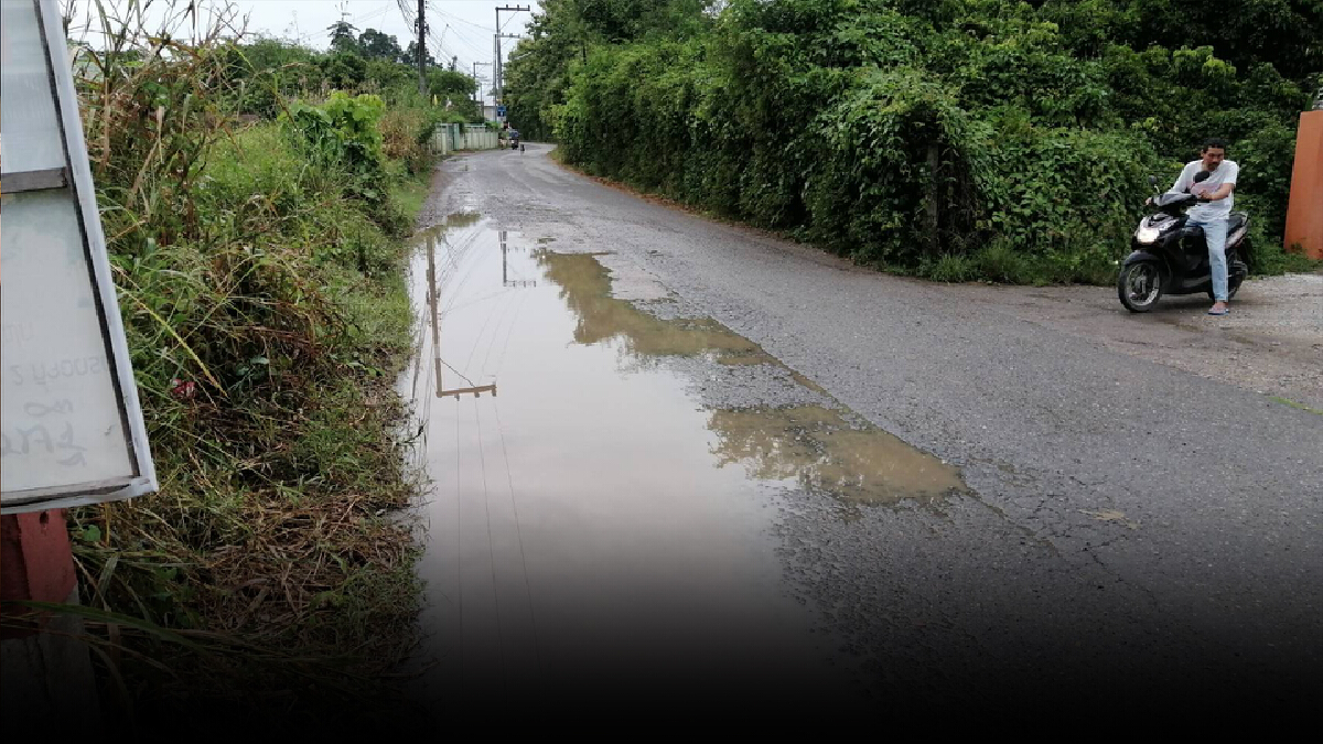 ชาวบ้านหนองสี่แจ่งร้องถนนพังนาน 10 ปีไร้การเหลียวแล