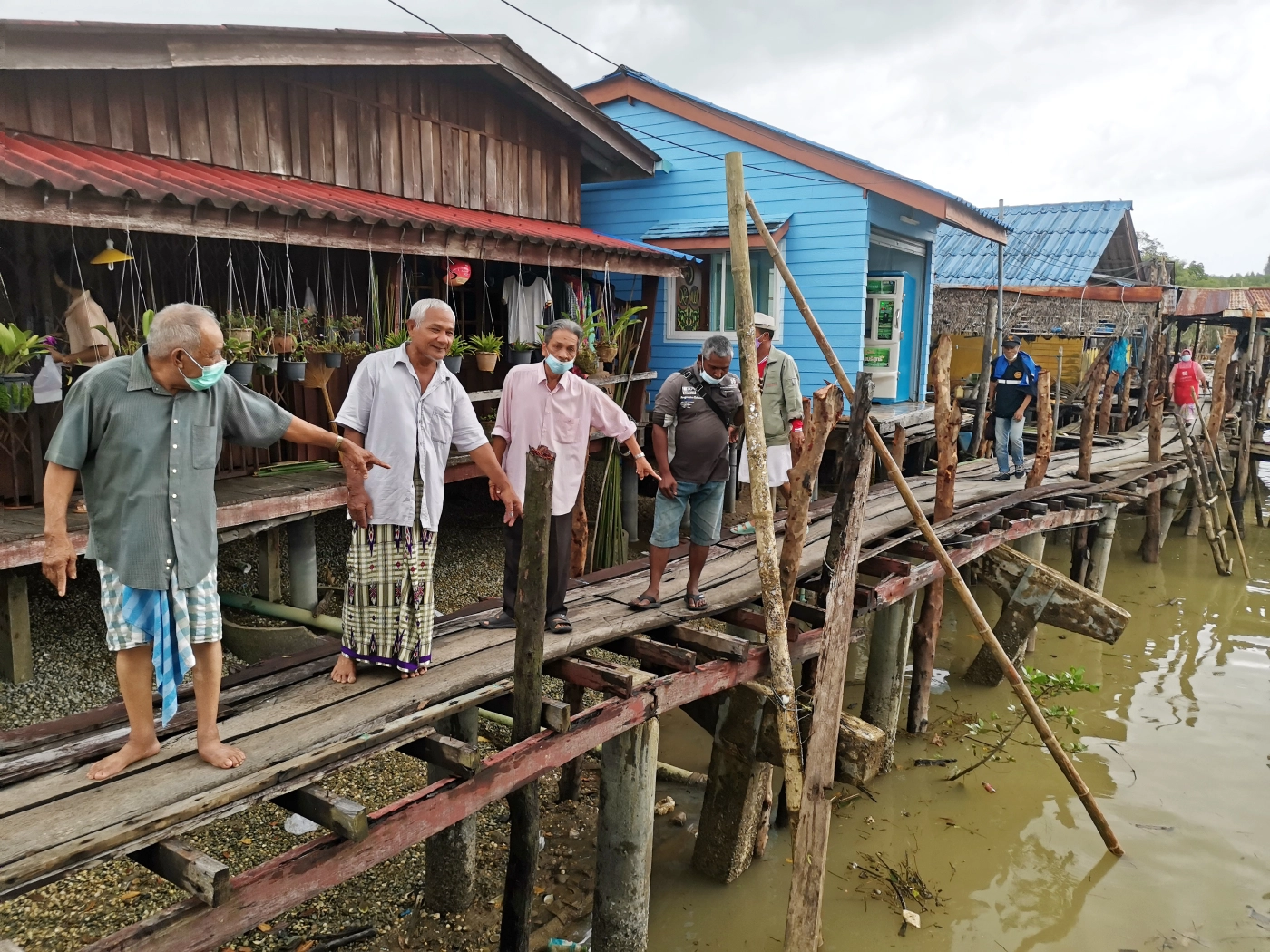 ทุกข์ชาวบ้านริมทะเลพังงา สะพานหมู่บ้านพังไร้รัฐเหลียวแล