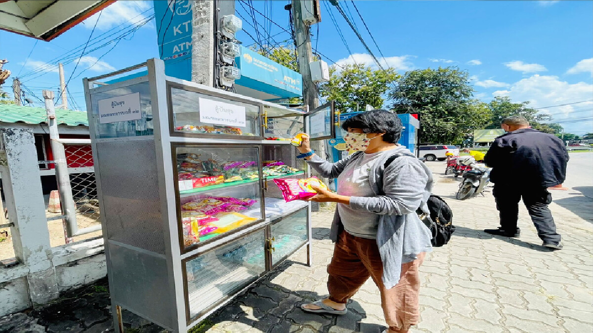 มทบ.32ลำปาง นำสิ่งของใส่“ตู้ปันสุข”เยียวยาโควิด มทบ.32ลำปาง นำสิ่งของใส่“ตู้ปันสุข”เยียวยาโควิด