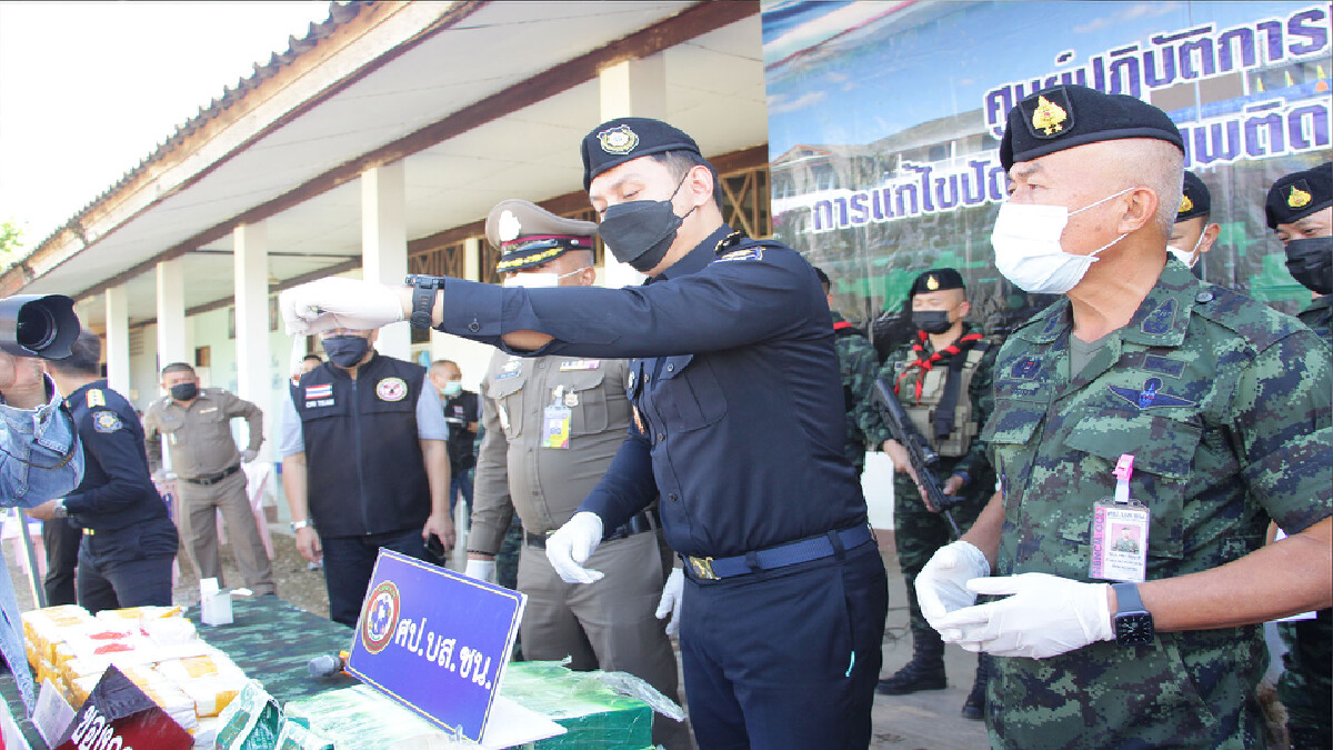 รวบหนุ่มกทม.อ้างพิษโควิด-หันขนยาเสพติด