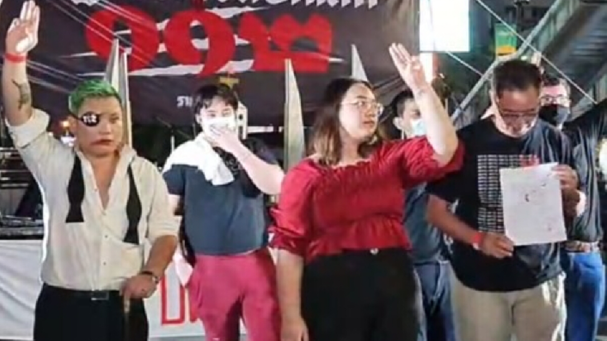 “ม็อบ31ตุลา” ประกาศล่าล้านชื่อยกเลิกม.112 - “รุ้ง ปนัสยา ” กรีดแขนประท้วง “ม็อบ31ตุลา” ประกาศล่าล้านชื่อยกเลิกม.112 - “รุ้ง ปนัสยา ” กรีดแขนประท้วง