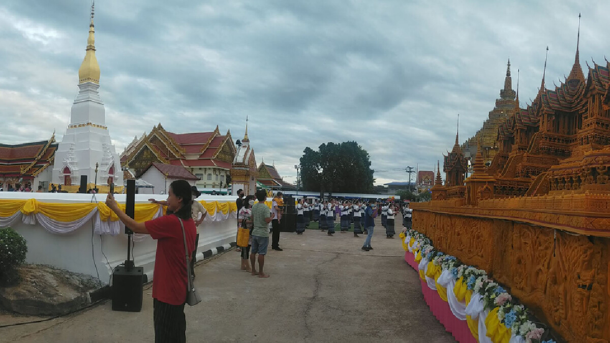 เริ่มแล้วงานประเพณีปราสาทผึ้งจัดเล็กมินิป้องกันโควิด เริ่มแล้วงานประเพณีปราสาทผึ้งจัดเล็กมินิป้องกันโควิด