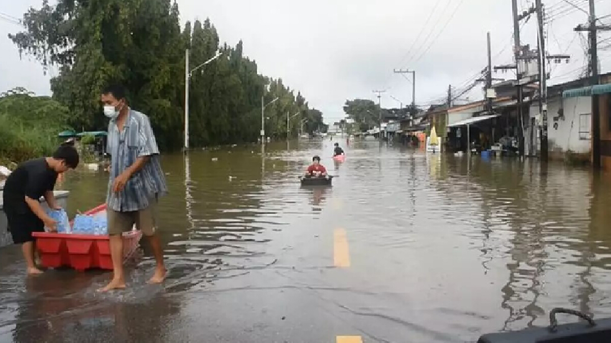 สภาพอากาศวันนี้ อีสาน-ตะวันออก ฝนยังหนักถึงหนักมาก จากฤทธิ์ "คมปาซุ" สภาพอากาศวันนี้ อีสาน-ตะวันออก ฝนยังหนักถึงหนักมาก จากฤทธิ์ "คมปาซุ"