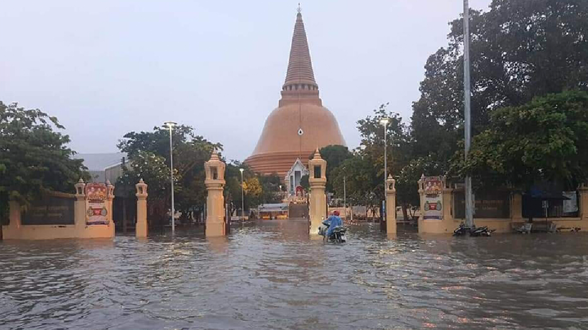 น้ำท่วมรอบองค์พระปฐม-เขตเทศบาลสูง 30 ซม. หลังฝนถล่มนาน 10 ชม. น้ำท่วมรอบองค์พระปฐม-เขตเทศบาลสูง 30 ซม. หลังฝนถล่มนาน 10 ชม.